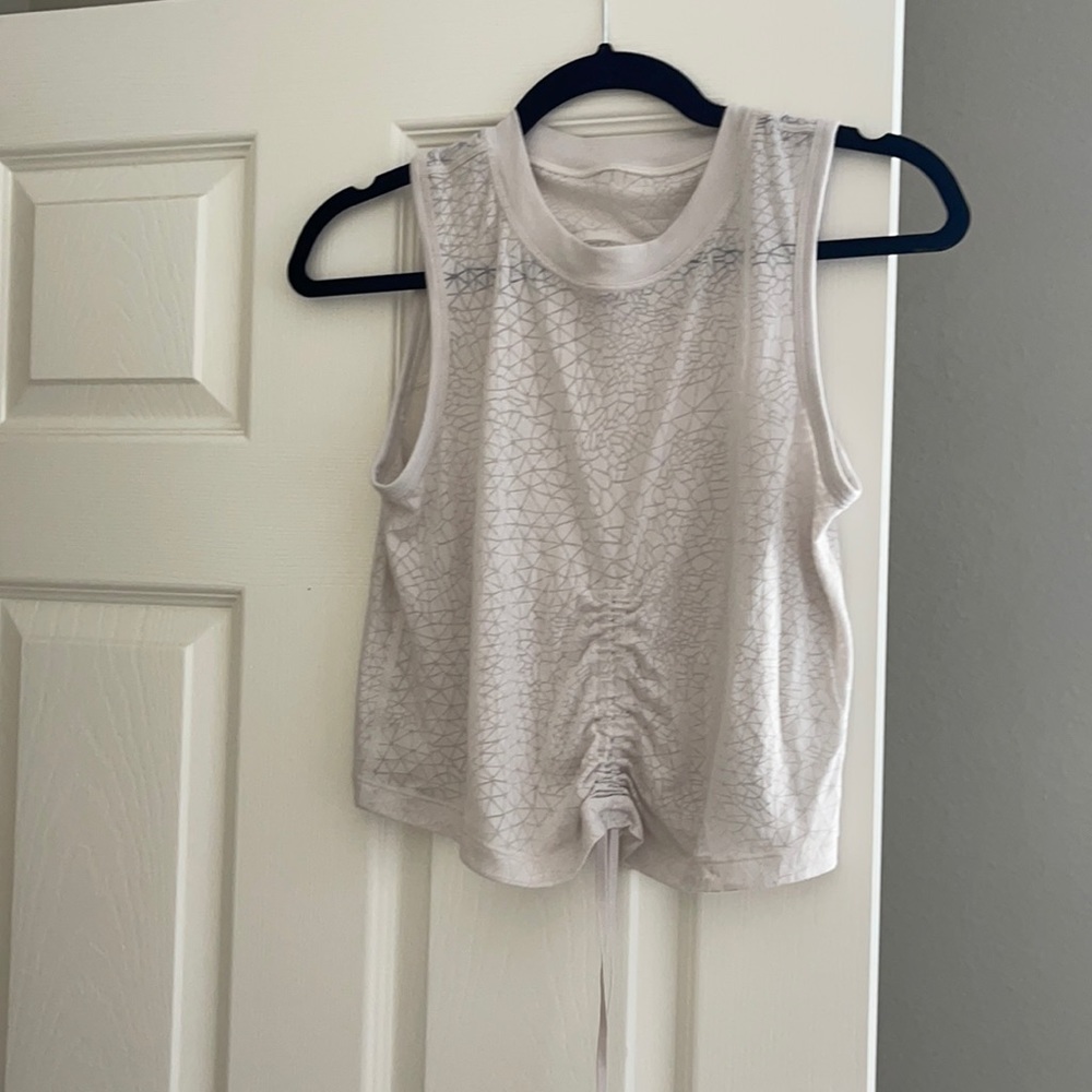 Lululemon crop top